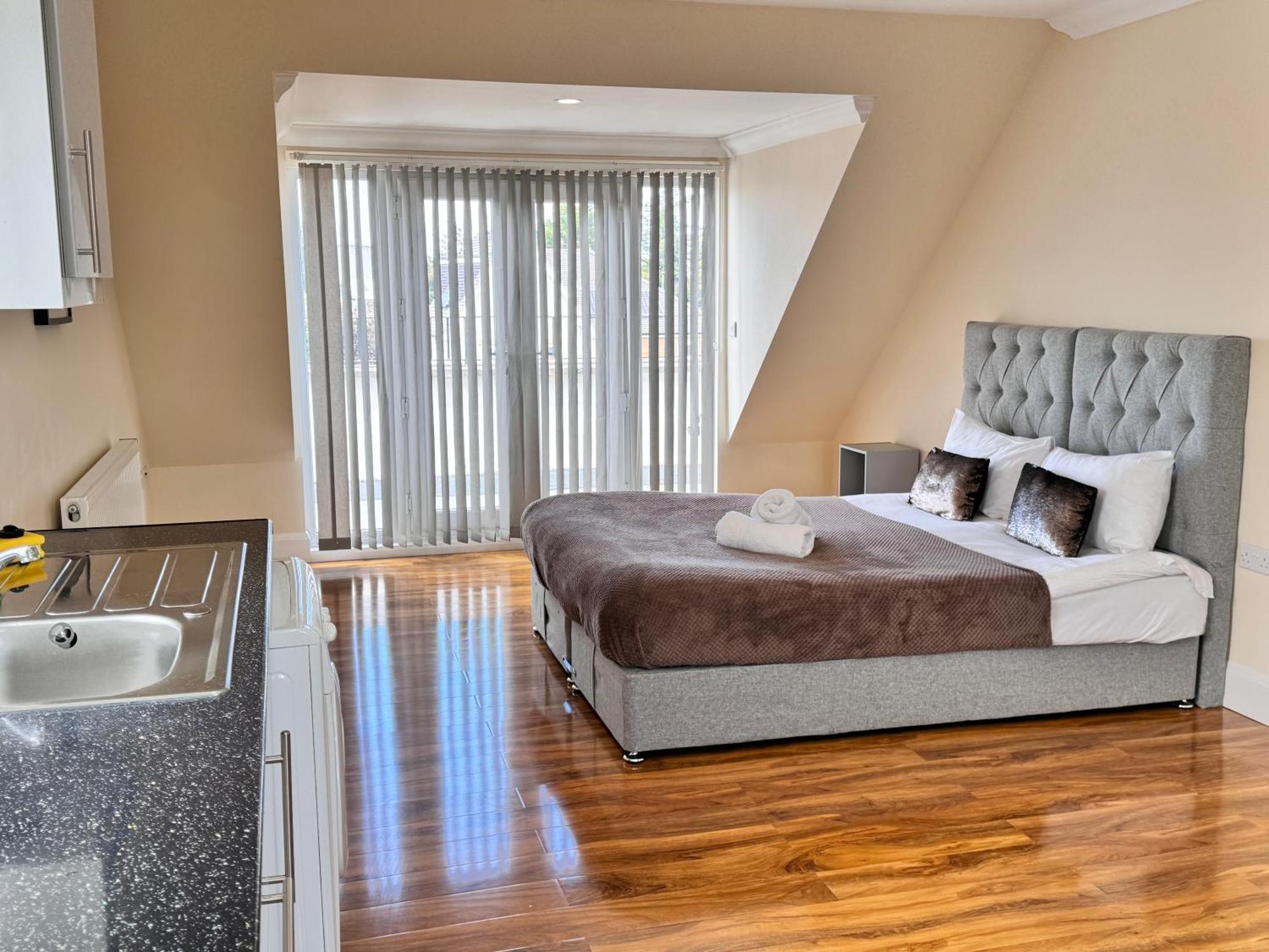 Relaxing Airport Rooms Stanwell Екстериор снимка