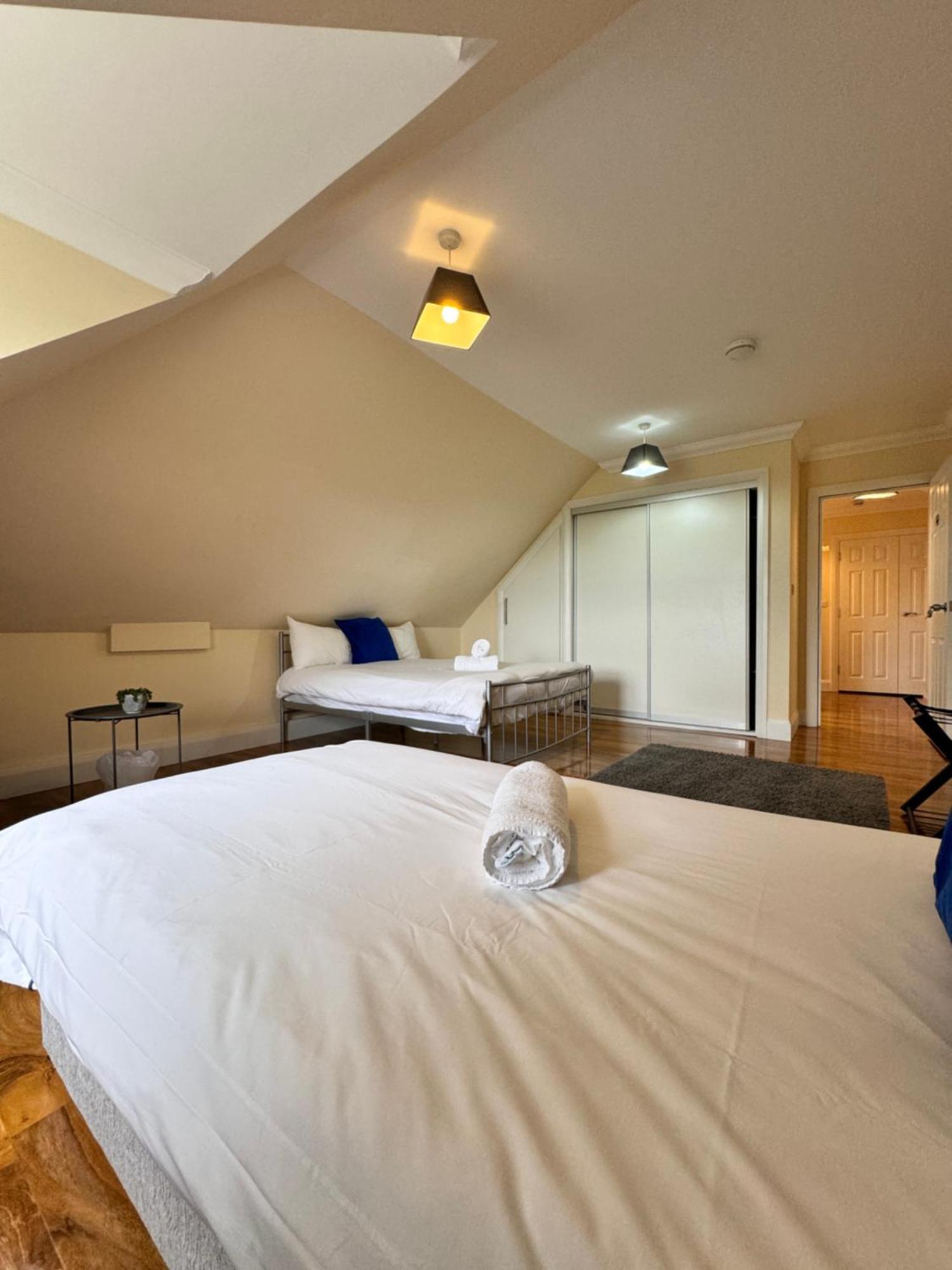 Relaxing Airport Rooms Stanwell Екстериор снимка