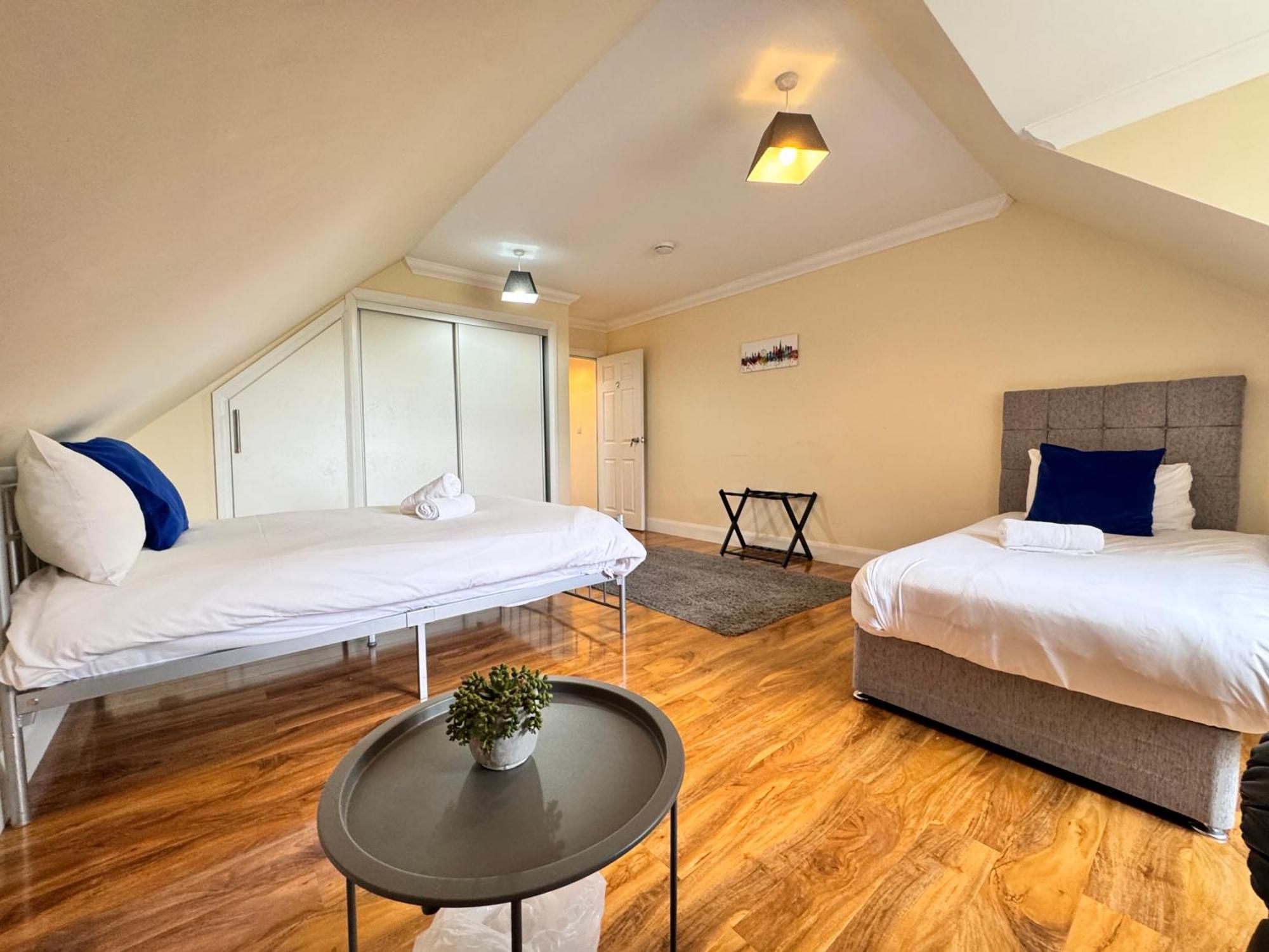 Relaxing Airport Rooms Stanwell Екстериор снимка