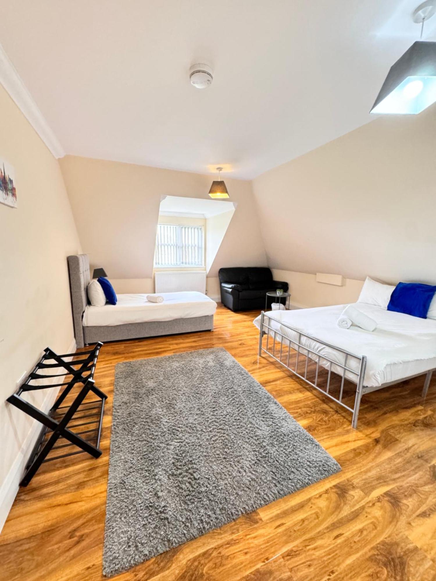 Relaxing Airport Rooms Stanwell Екстериор снимка