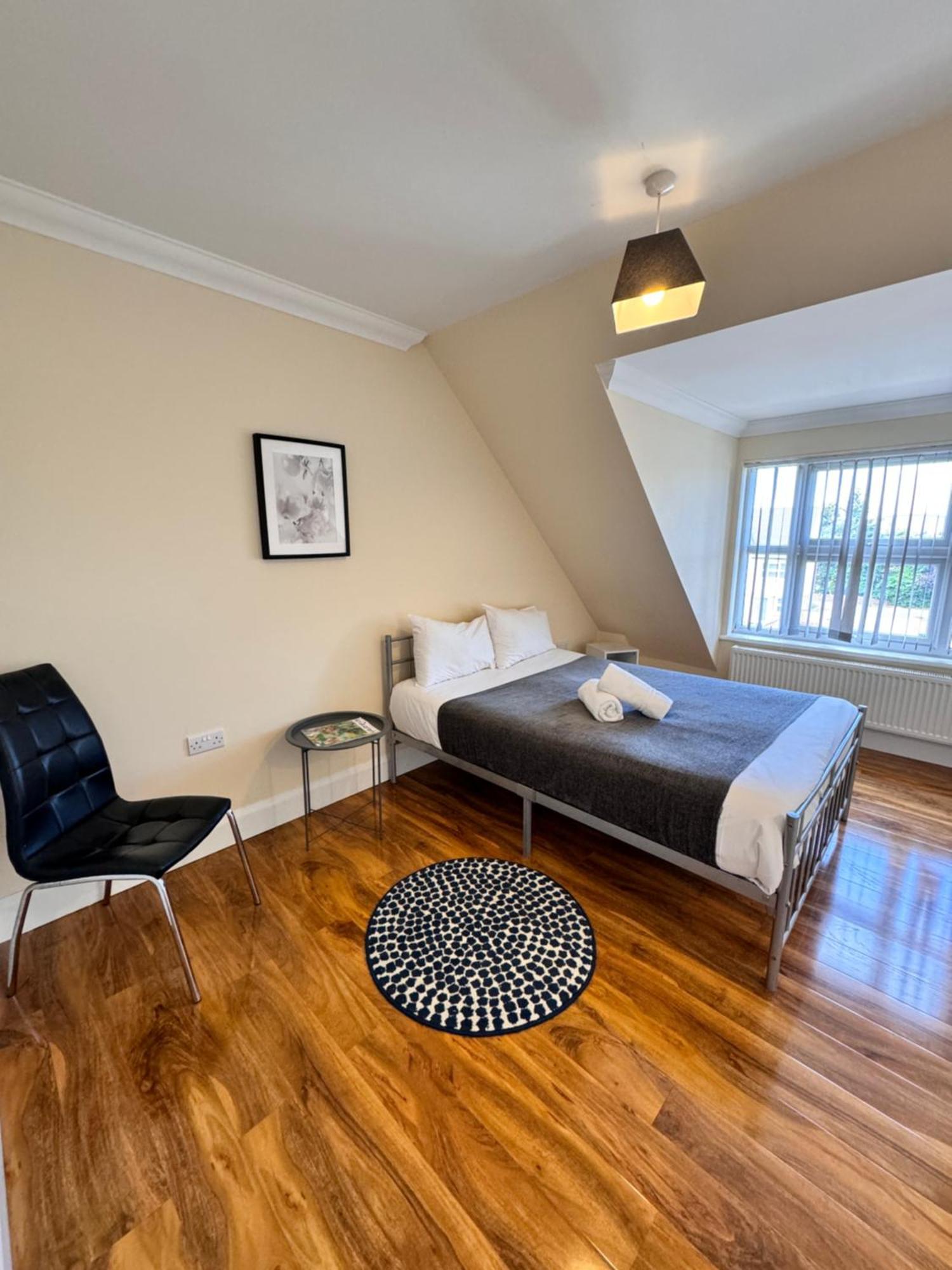 Relaxing Airport Rooms Stanwell Екстериор снимка