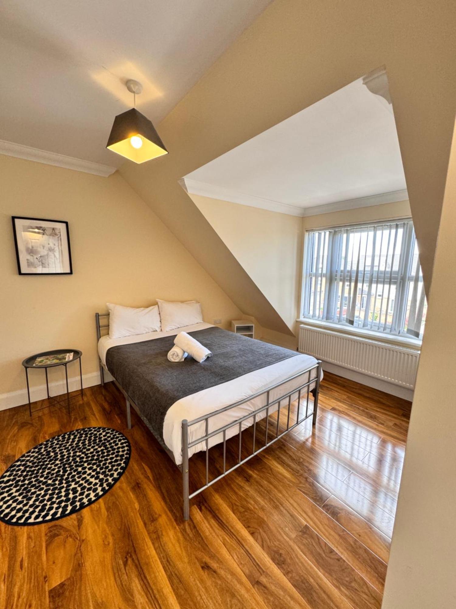 Relaxing Airport Rooms Stanwell Екстериор снимка